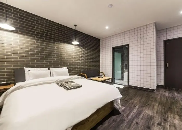 Gangdong Moon Boutique Motel *